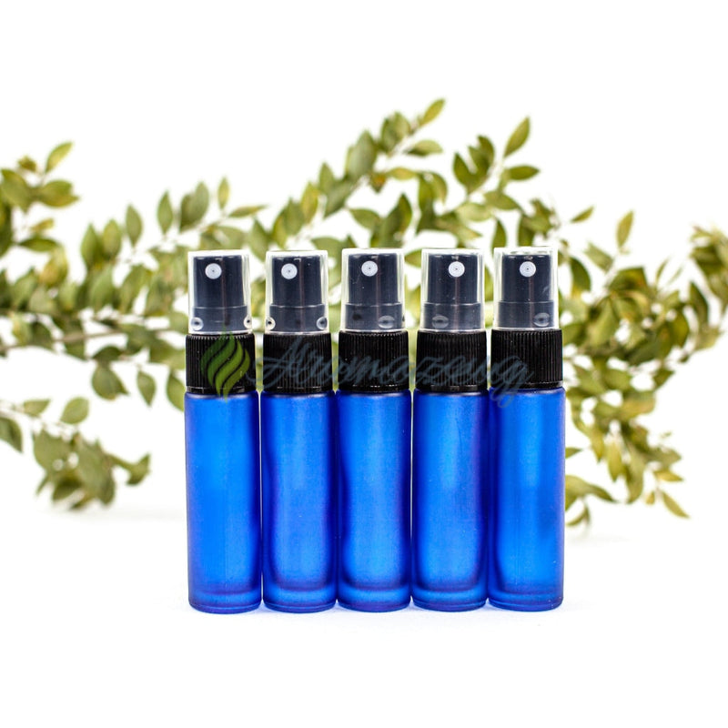 Laden Sie das Bild in Galerie -Viewer, 10 Ml Deluxe Farbige Roll-On-Flaschen In Matt Mit Spray-Aufsatz - Paket Von 5 Blau Spray Flasche
