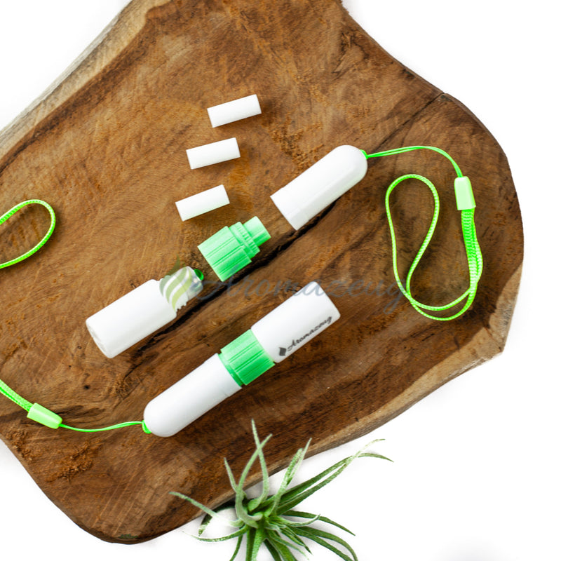 Laden Sie das Bild in Galerie -Viewer, 2-In-1 Rollon-Flasche Mit Inhalierstift Grün Zubehör
