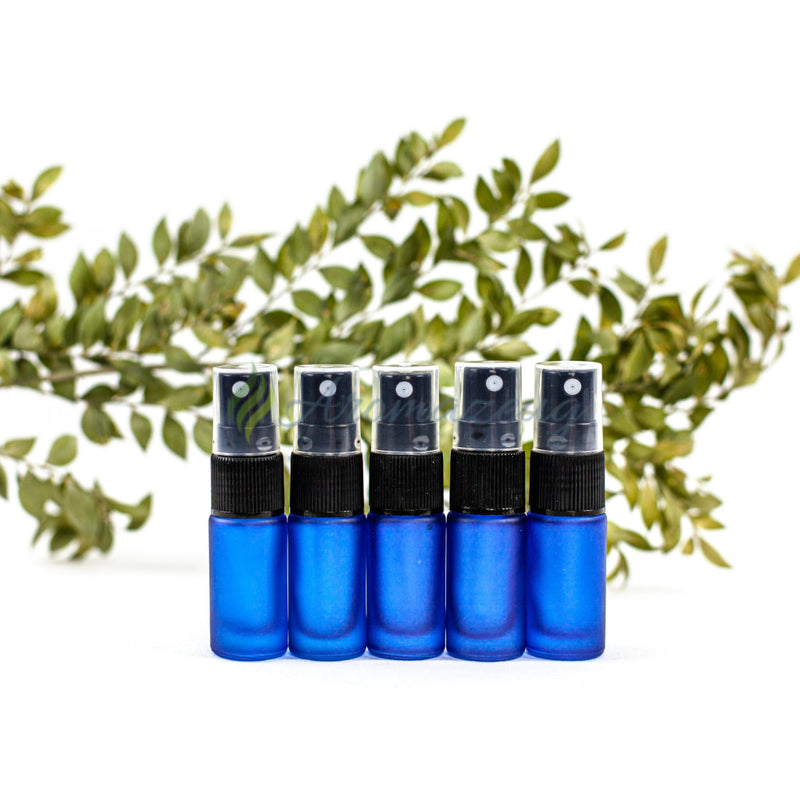 Laden Sie das Bild in Galerie -Viewer, 5 Ml Deluxe Farbige Roll-On-Flaschen In Matt Mit Spray-Aufsatz - Paket Von Blau Spray Flasche
